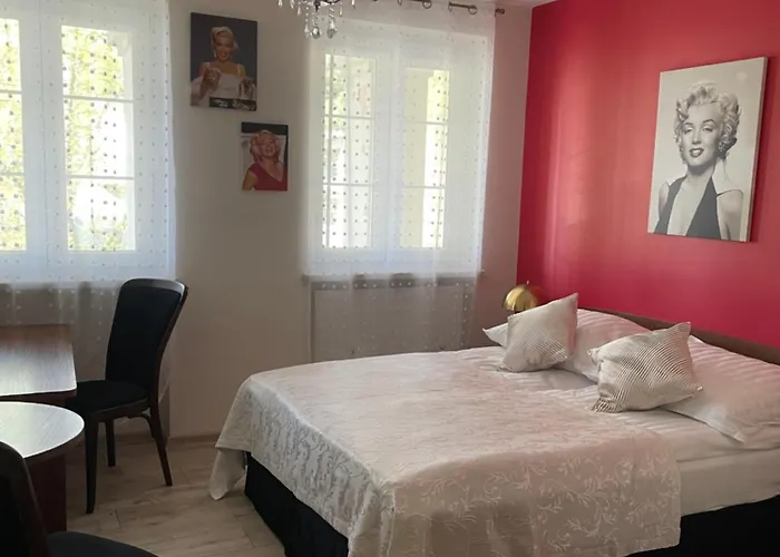 Goscinne W Starym Kinie